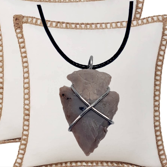 Other - .👣 4/$20. Hand Knapped Arrowhead Pendant with Black Cord Necklace